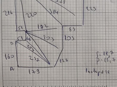Матовый натяжной потолок белого цвета с люстрой (11.7м²) 