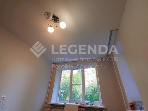Натяжной потолок Halead со скрытым карнизом на гардине ПК-15 (с поворотом и прерыванием)