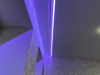 Натяжные потолки с гардиной ПК-15 для скрытого карниза. С RGB-подсветкой штор 