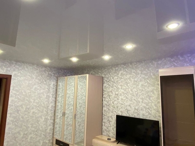 Натяжные потолки с гардиной ПК-15 для скрытого карниза. С RGB-подсветкой штор 