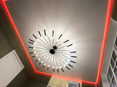 Контурный натяжной потолок с RGB подсветкой 