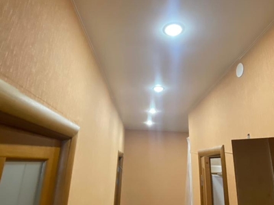 Натяжные потолки в коридоре и кухне (24.1 м²) 