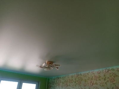 Контурный натяжной потолок с RGB-подсветкой 