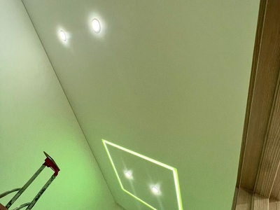 Демонстрация работы RGB-пульта для натяжных потолков