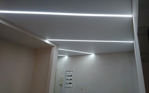 Световые линии прямые (от стены до стены)